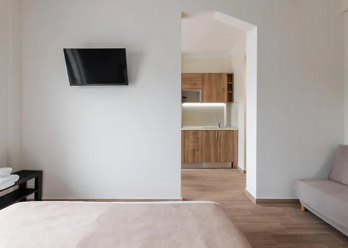 F & B Collection - Metro Urban Apartment *